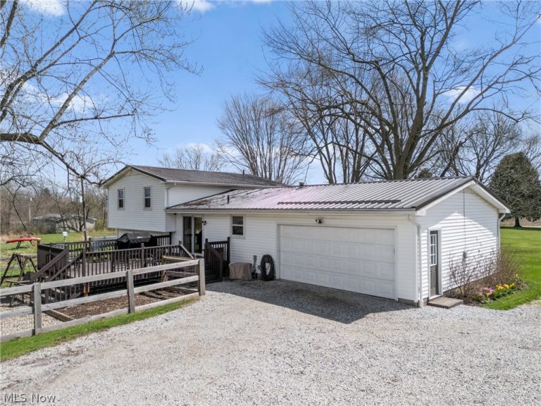 10805 Easton Street, Alliance, OH - Photo 3