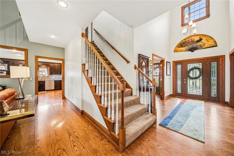 8028 Eleanor Court, Mentor, OH - Photo 4