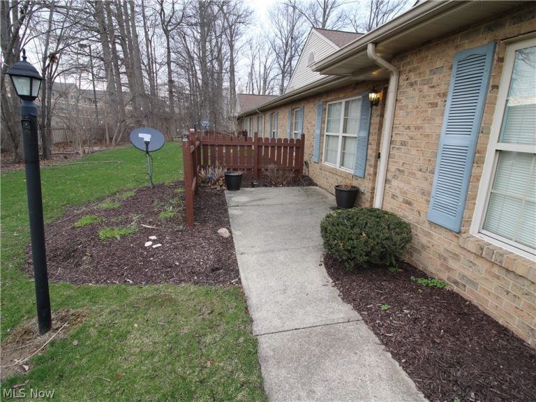 148 Bentley Drive, Elyria, OH - Photo 4