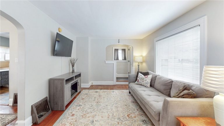 1940 Falls Avenue, Cuyahoga Falls, OH - Photo 2