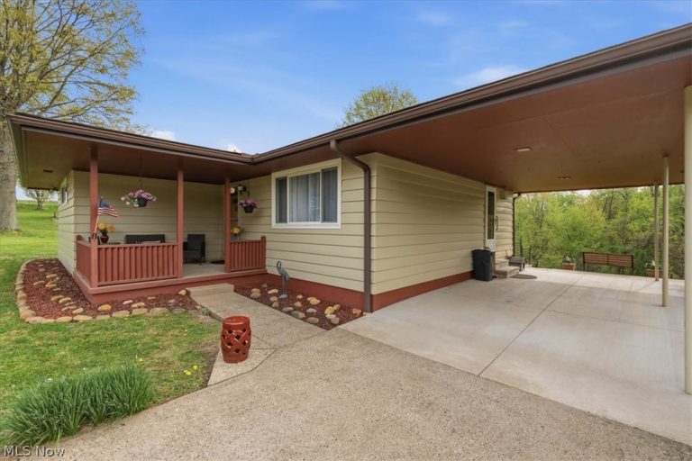 215 Highland Lake Terrace, Washington, WV - Photo 2