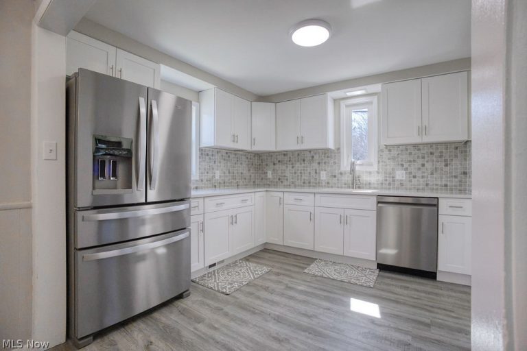 1639 Edgefield Road, Lyndhurst, OH - Photo 4