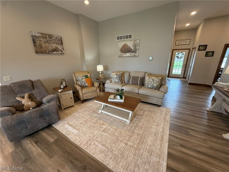 1163 Pine Bluff Drive, New Philadelphia, OH - Photo 4