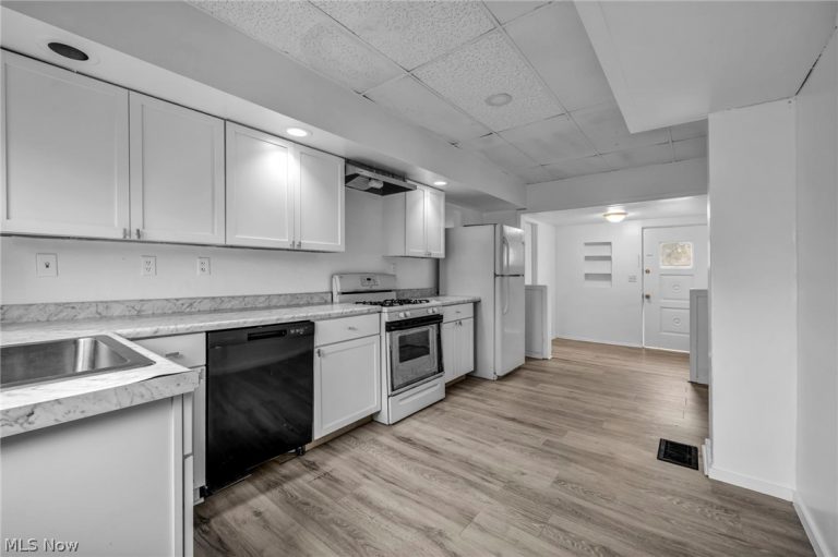 12831 Carrington Avenue, Cleveland, OH - Photo 3