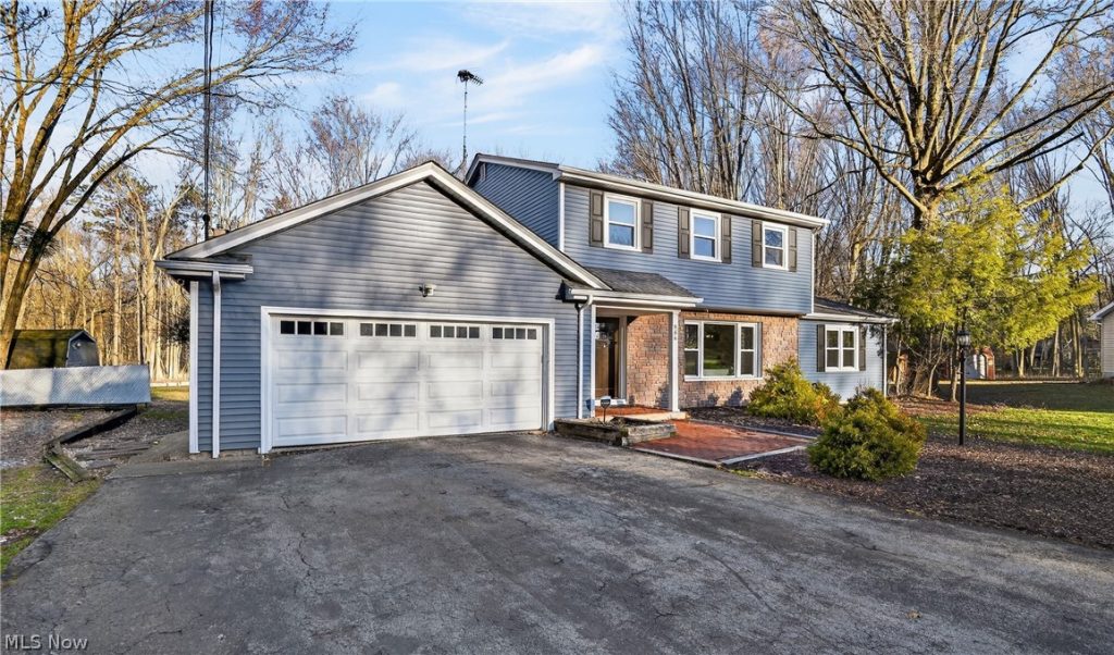 886 Ewing Road, Youngstown, OH