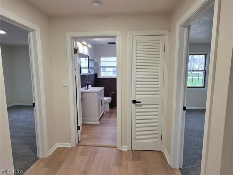 1324 Mapleview Drive, Seven Hills, OH - Photo 8