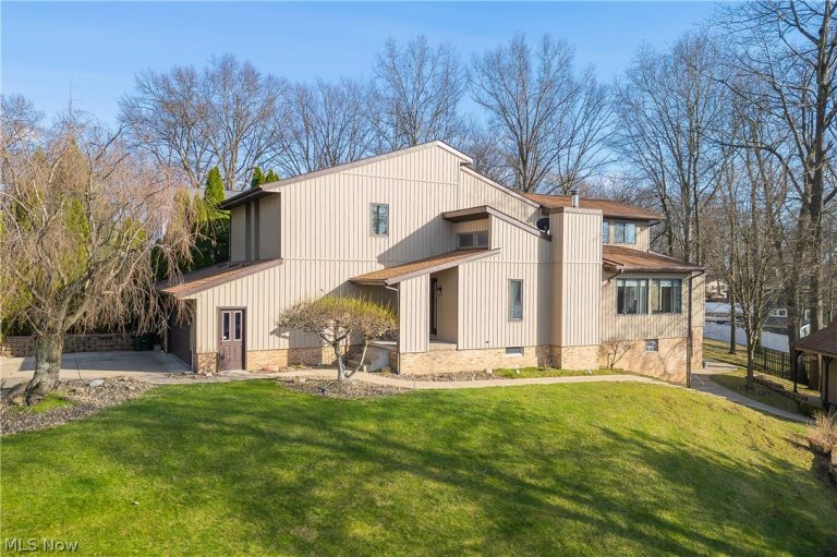 5124 Beachview Circle, Canton, OH - Photo 2