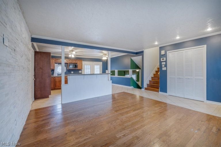 8201 Royalview Drive, Parma, OH - Photo 4