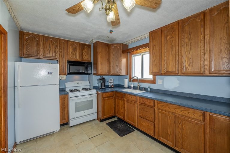 145 Pearl Street, Amherst, OH - Photo 4