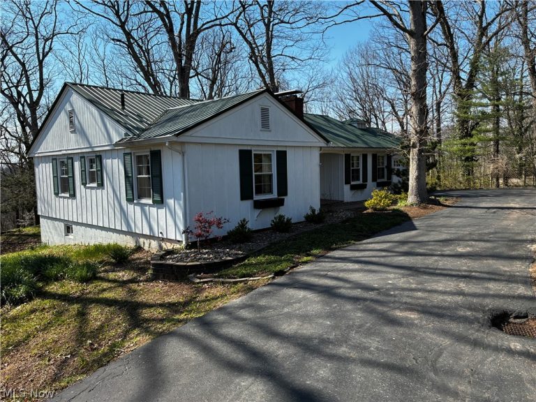 118 Hillcrest Dr, Marietta, OH - Photo 2