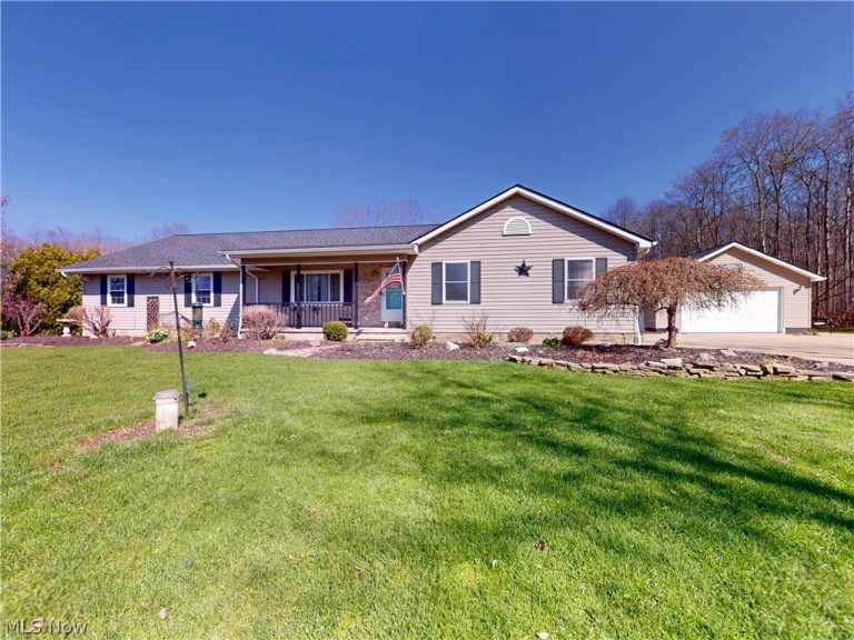 10415 Penniman Drive, Chardon, OH - Photo 2