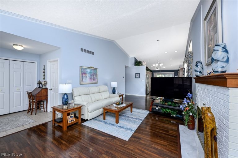 923 Elizabeth Court, Cuyahoga Falls, OH - Photo 8