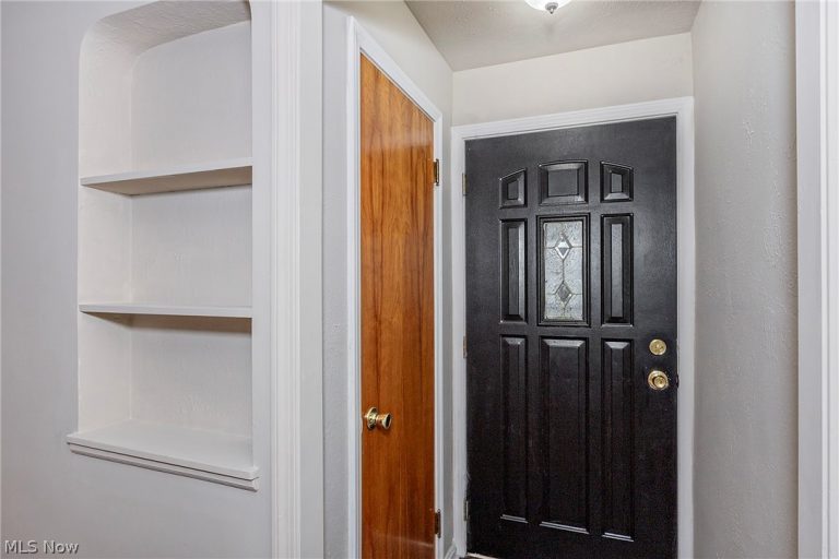 25370 Drakefield Avenue, Euclid, OH - Photo 8