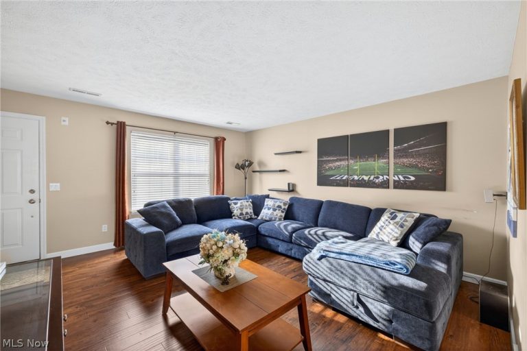 3400 Newport Cove #B-20, Willoughby, OH - Photo 6