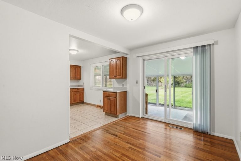 513 Lynnview Drive, Sagamore Hills, OH - Photo 5