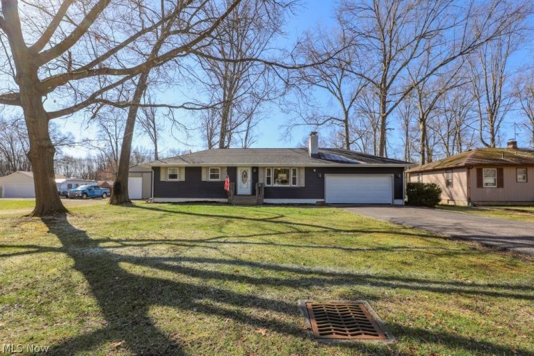 17997 Hillcrest Drive, Lake Milton, OH - Photo 3