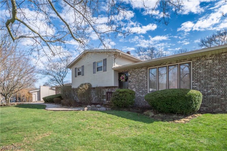 3878 Sprucehaven Street, Uniontown, OH - Photo 2