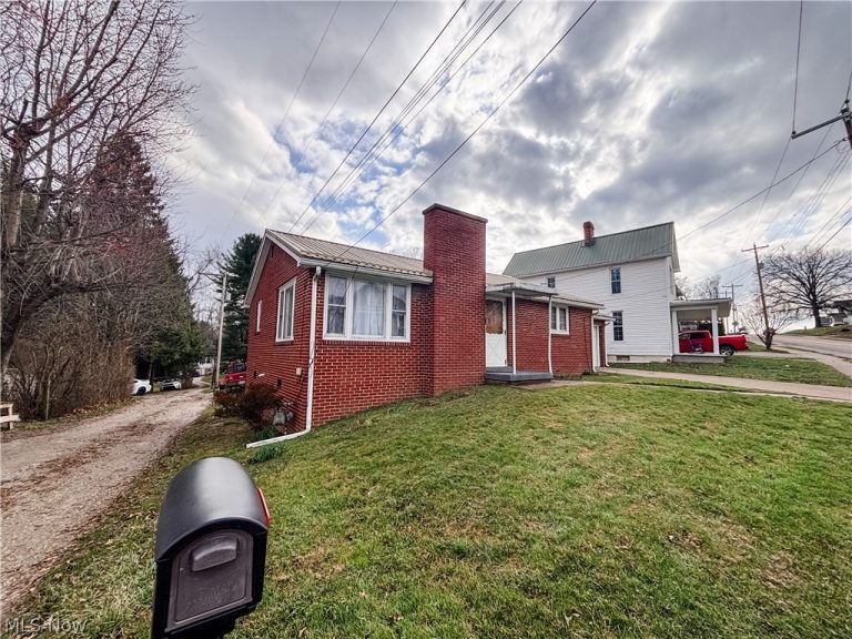 724 Main Street, Barnesville, OH - Photo 2