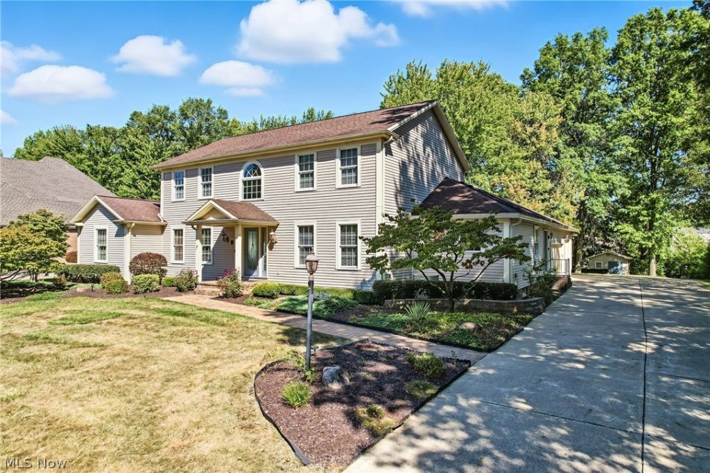 3682 Sperone Drive, Canfield, OH