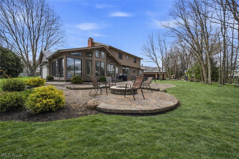 424 Locklie Drive, Highland Heights, OH - Photo 3