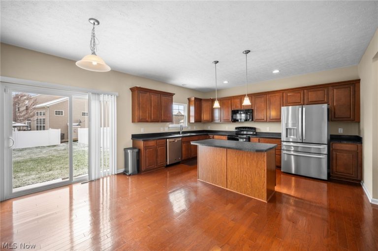 6935 Meadow Lakes Boulevard, North Ridgeville, OH - Photo 8