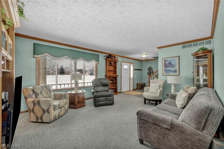 9217 Bechtel Road, Elyria, OH - Photo 6