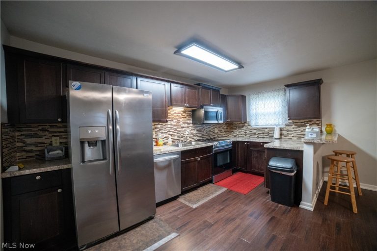 1491 Rowles Drive, Akron, OH - Photo 2