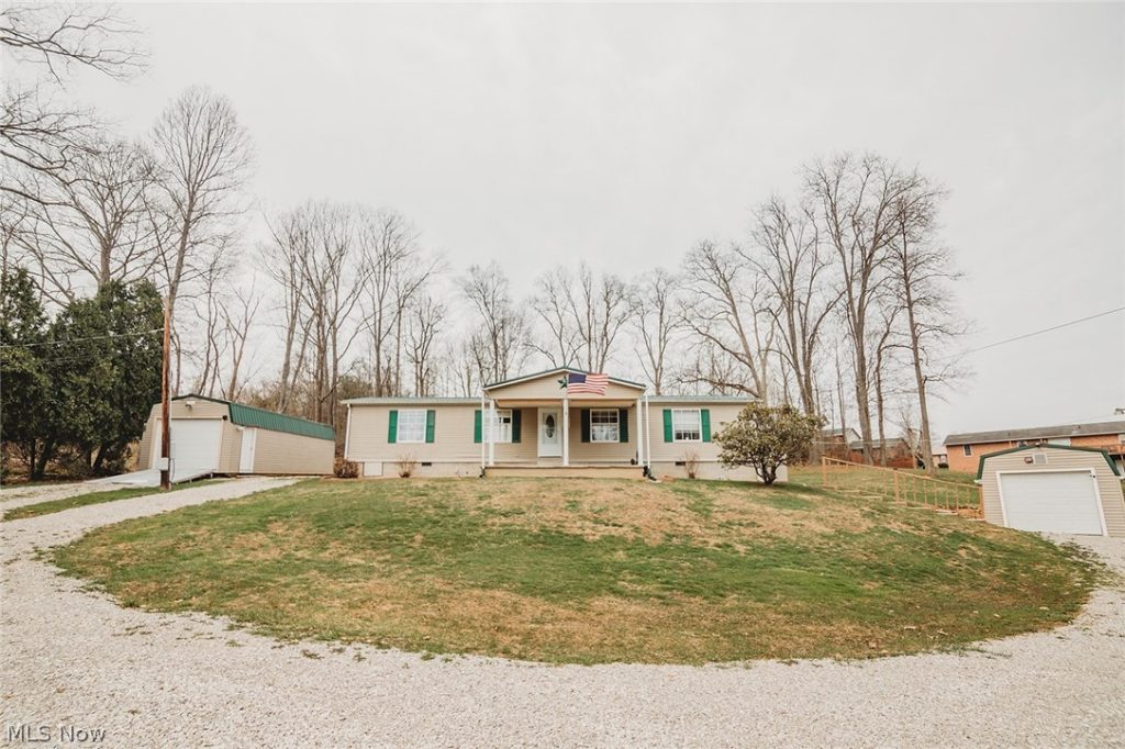 13533 Emerson Avenue, Williamstown, WV