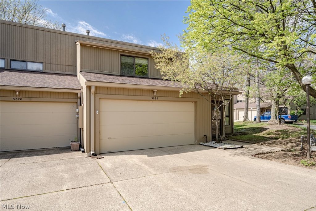 9668 Abbeyshire Way, Mentor, OH