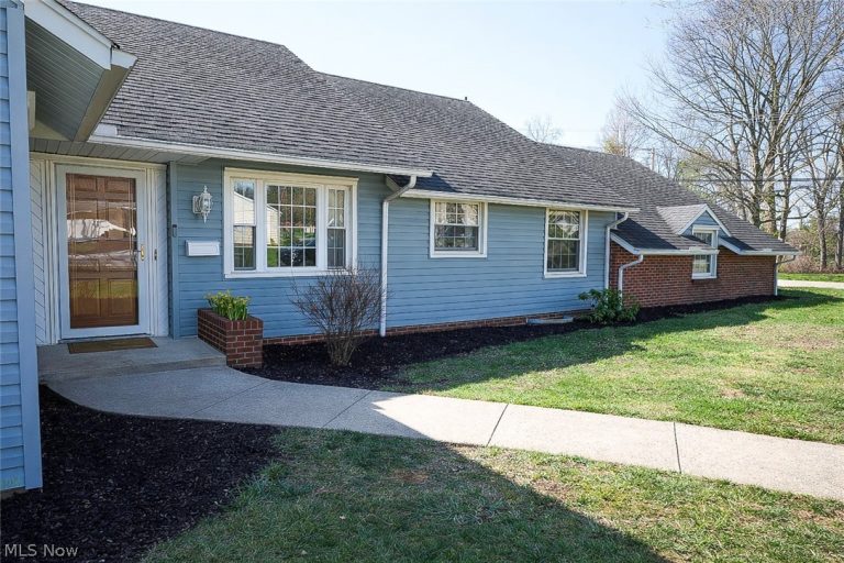 1627 Bayberry Lane, Coshocton, OH - Photo 2