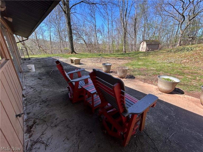 105 Colegate Woods Drive, Marietta, OH - Photo 6