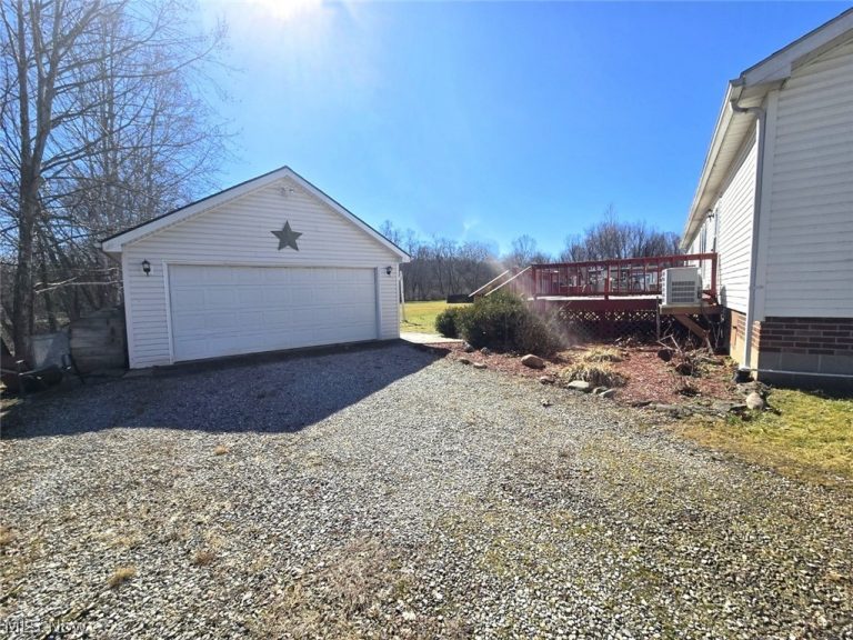 80 Hannah Place Road, Belpre, OH - Photo 3