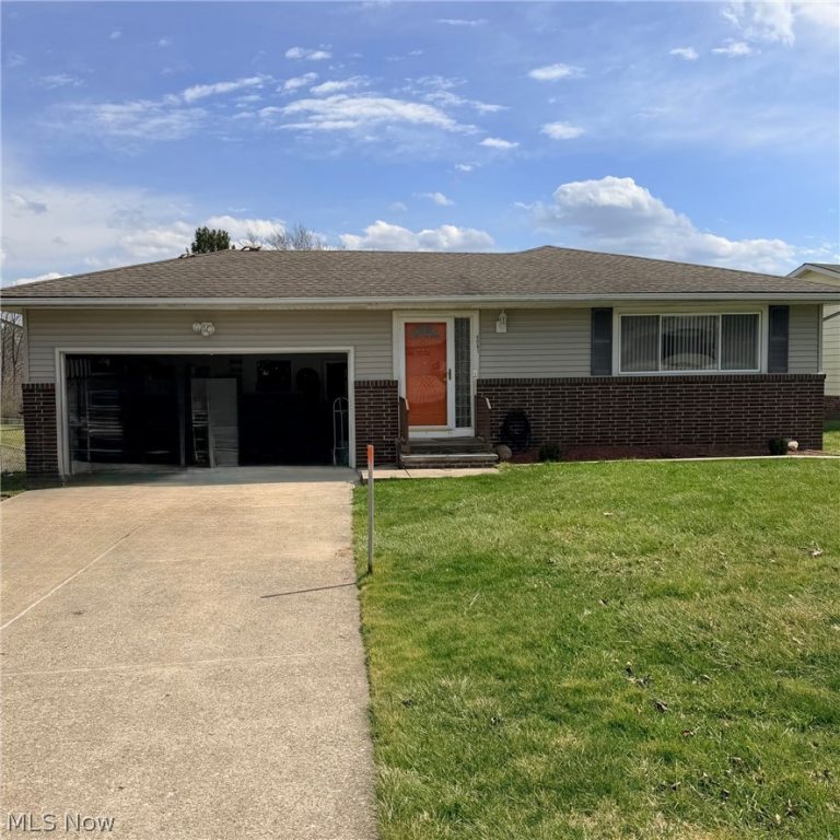 6081 Sunset Drive, Bedford Heights, OH - Photo 2