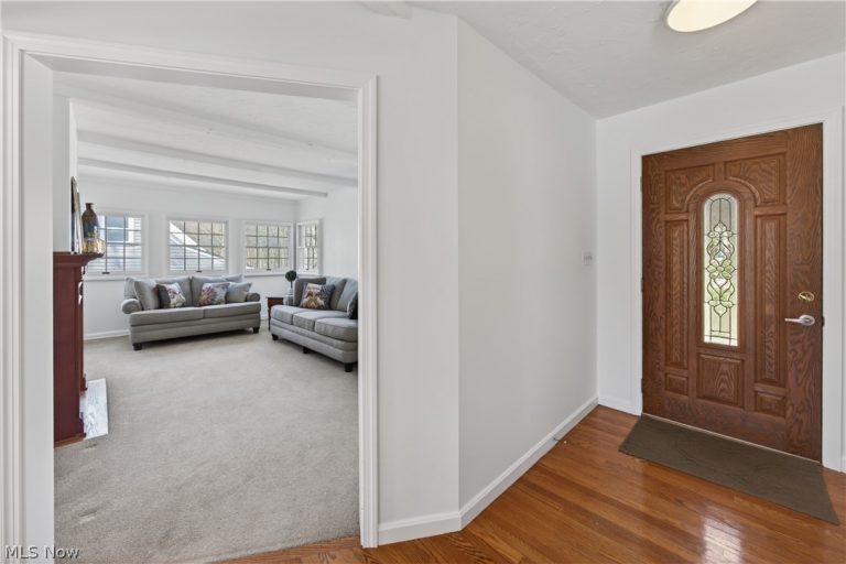 8253 Summit Drive, Chagrin Falls, OH - Photo 3