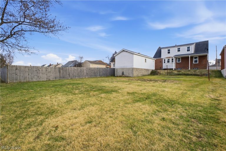 227 Wilson Street, Struthers, OH - Photo 3