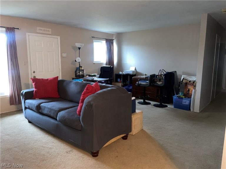 6280 Eldridge Boulevard, Bedford Heights, OH - Photo 2