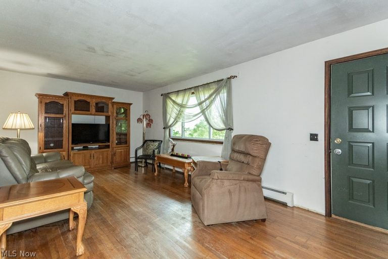 14161 Radcliffe Road, Chardon, OH - Photo 6