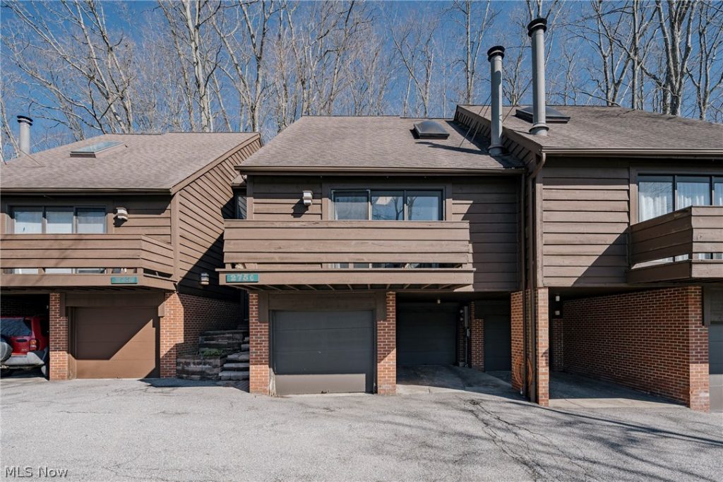 275 Solon Road #275C, Chagrin Falls, OH