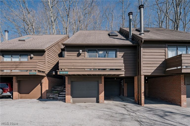 275 Solon Road #275C, Chagrin Falls, OH, 44022