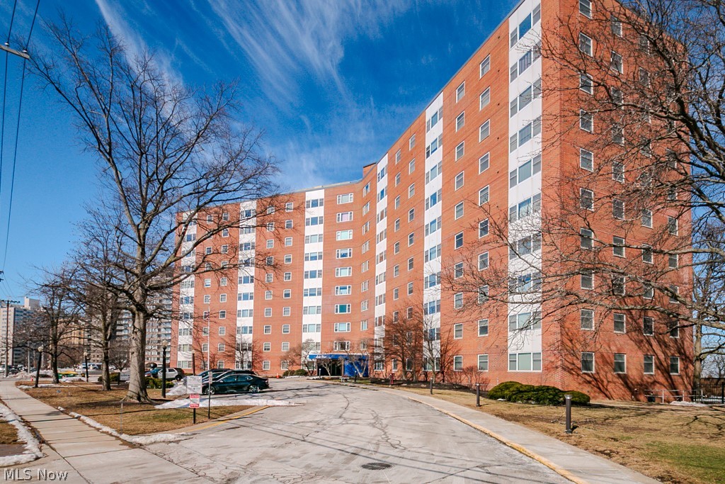 11850 Edgewater Drive #1002, Lakewood, OH