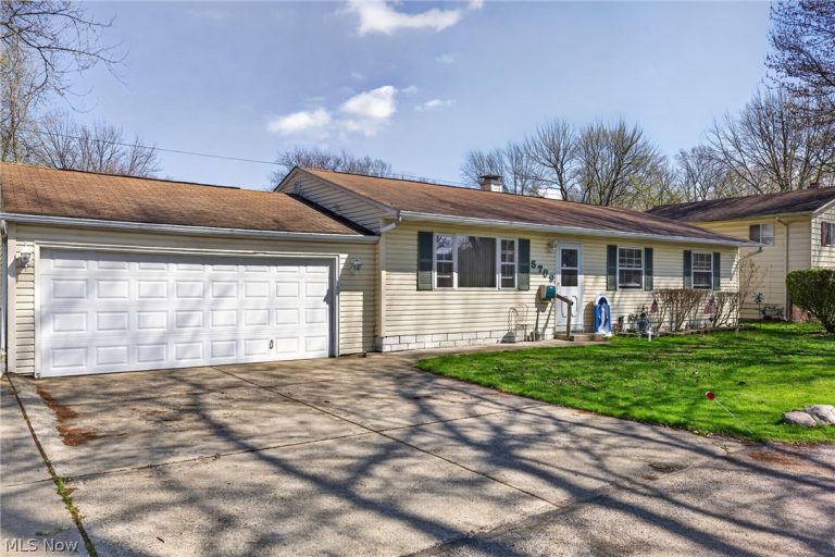 5709 Davis Drive, Mentor, OH - Photo 2