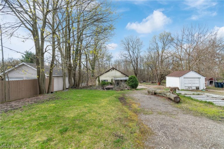 1664 Woods Road, Akron, OH - Photo 6