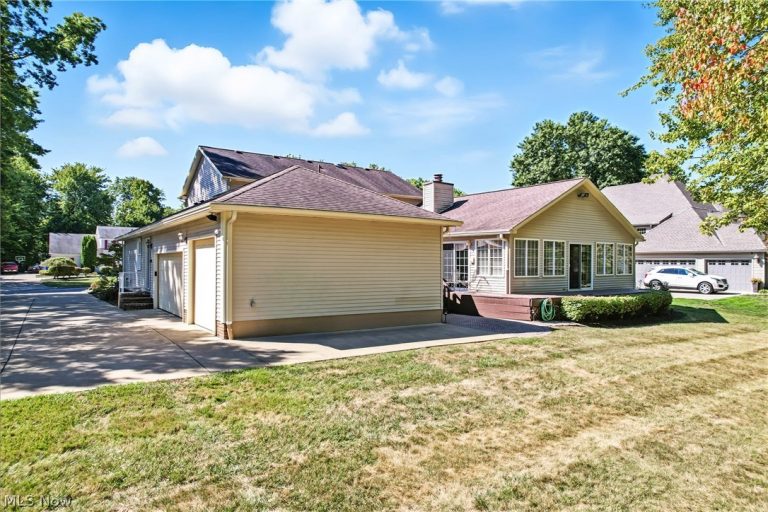 3682 Sperone Drive, Canfield, OH - Photo 3