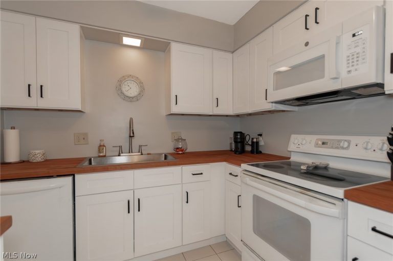 8210 Deepwood Boulevard #11-5, Mentor, OH - Photo 5