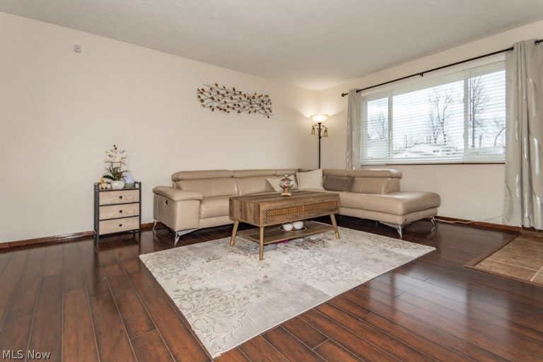 652 Saint Lawrence Boulevard, Eastlake, OH - Photo 8