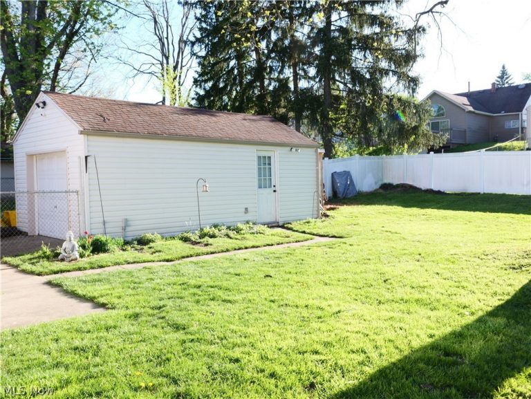 252 Parkgate Avenue, Austintown, OH - Photo 5
