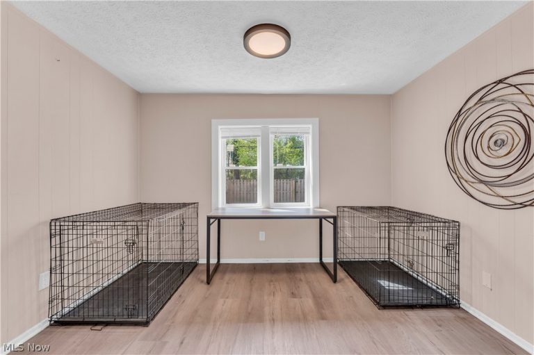 3566 Grosvenor Road, Cleveland Heights, OH - Photo 8