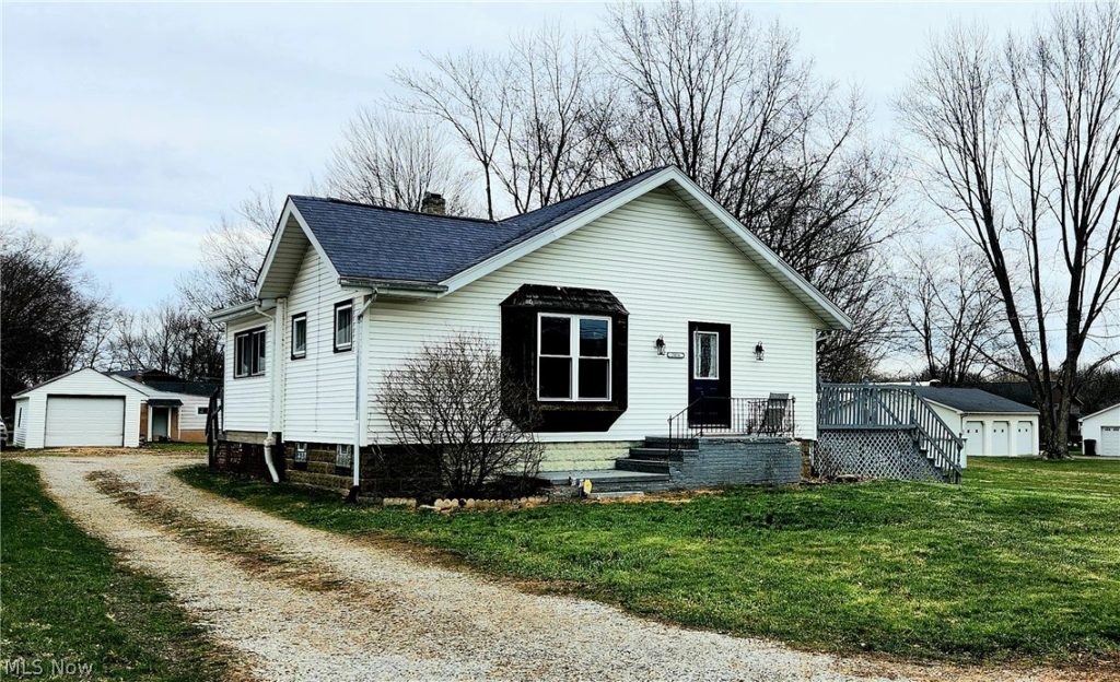 2416 Bakerwood Drive, Massillon, OH