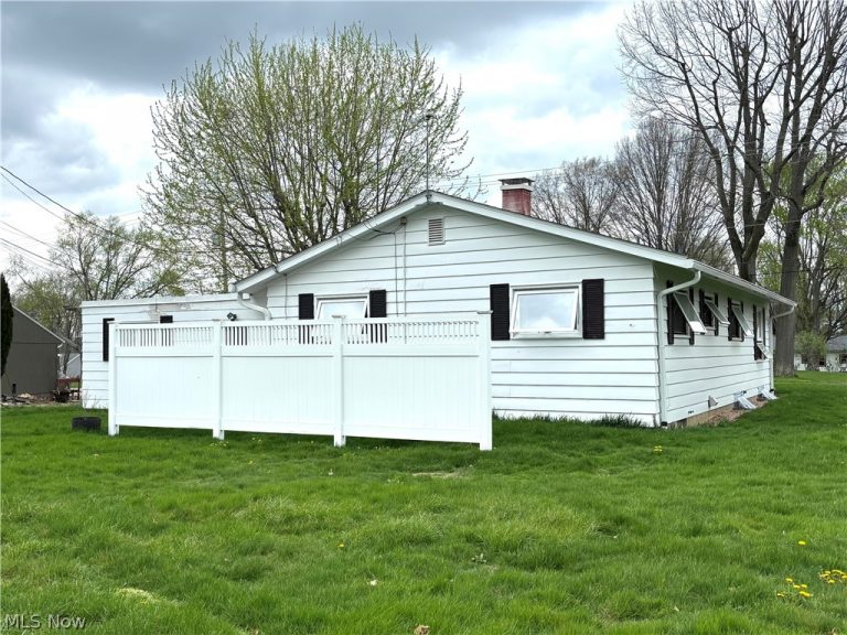 225 6th Street, Columbiana, OH - Photo 2