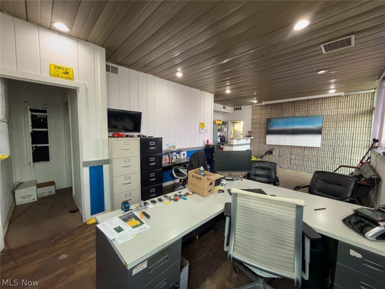 2203 Navarre Road, Canton, OH - Photo 8